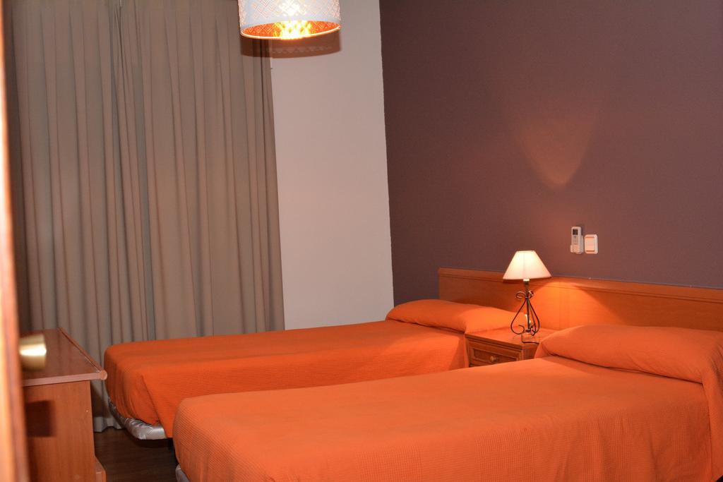 Hostal Gastrobar Carmelo Villarejo de Salvanes Экстерьер фото