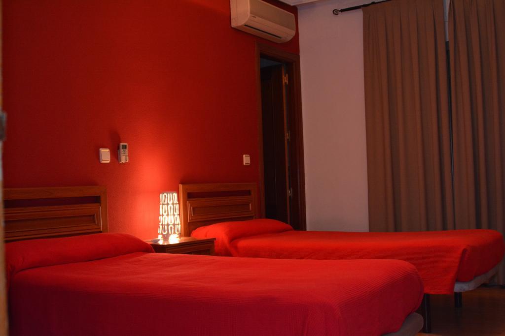 Hostal Gastrobar Carmelo Villarejo de Salvanes Экстерьер фото
